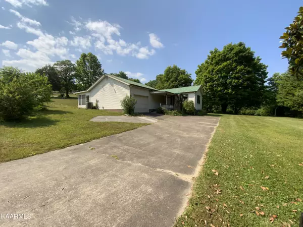 1994 Old Lake City Hwy, Clinton, TN 37716