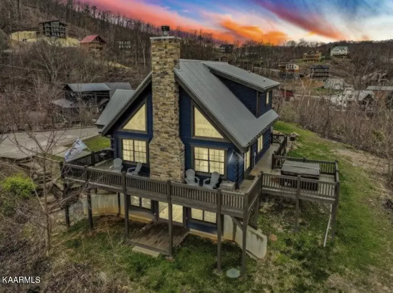 604 Pinecrest DR, Gatlinburg, TN 37738