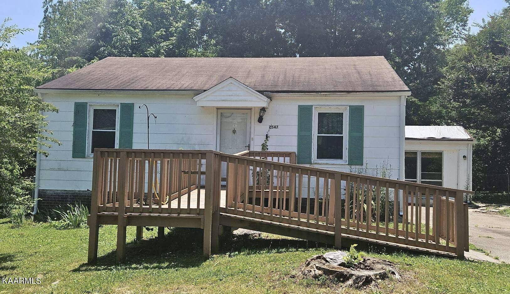 2547 Greenfield LN, Knoxville, TN 37917