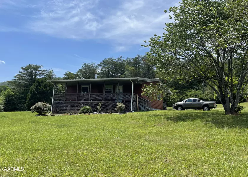 1505 Reagan Valley Rd, Tellico Plains, TN 37385