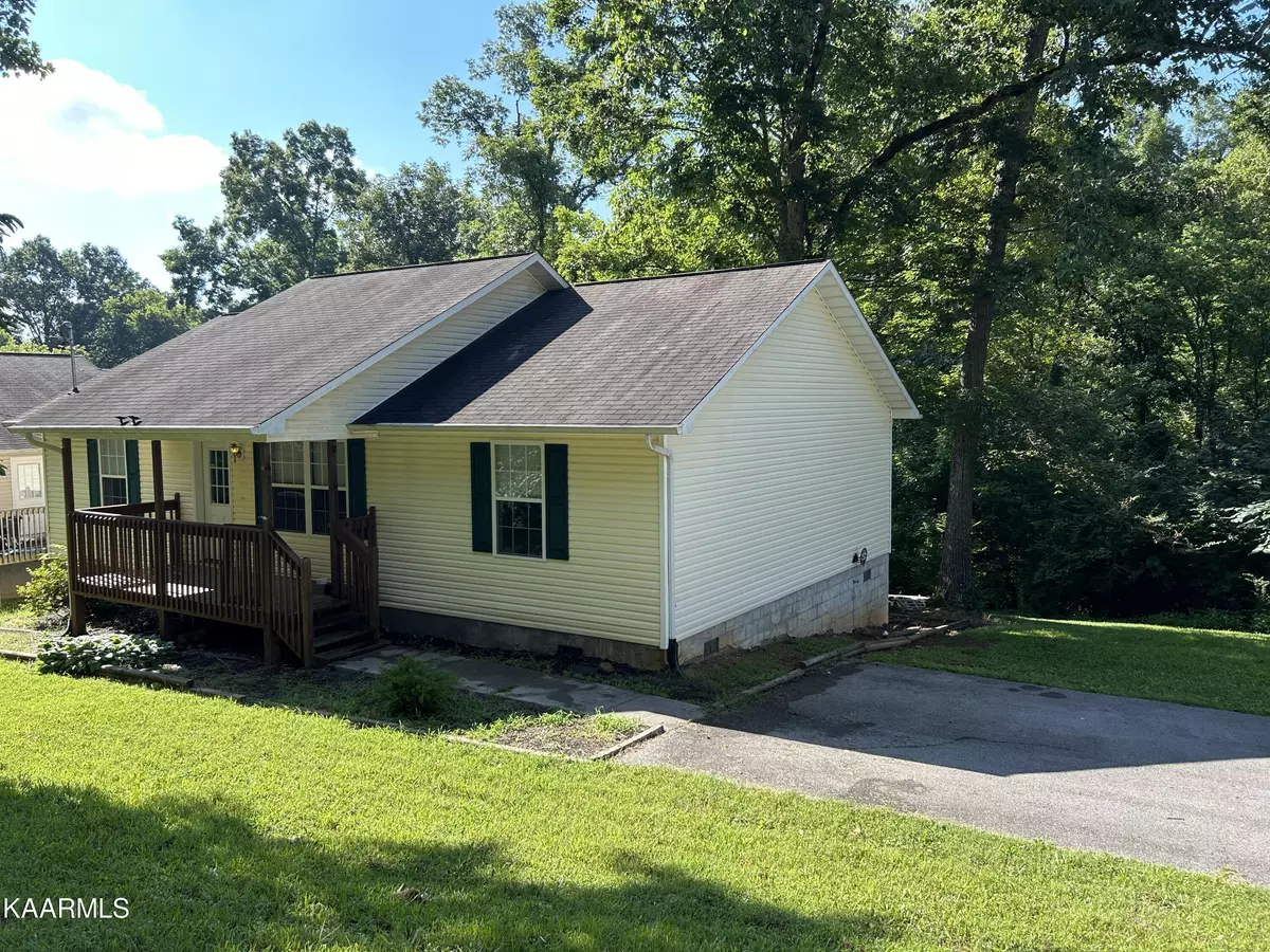 Strawberry Plains, TN 37871,627 Thorn Grove PIKE