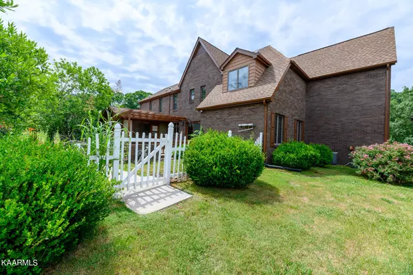 Philadelphia, TN 37846,30158 Pond Creek Rd