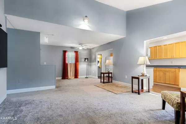 Knoxville, TN 37918,6923 Hurst LN