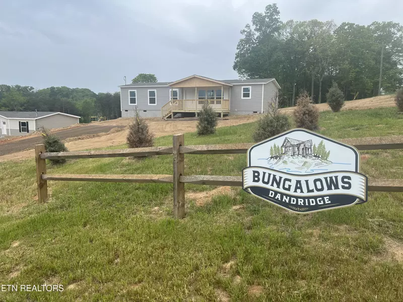 302 Bungalow DR, Dandridge, TN 37725