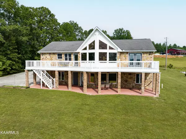 419 Mariner Point Rd Rd, Lafollette, TN 37766