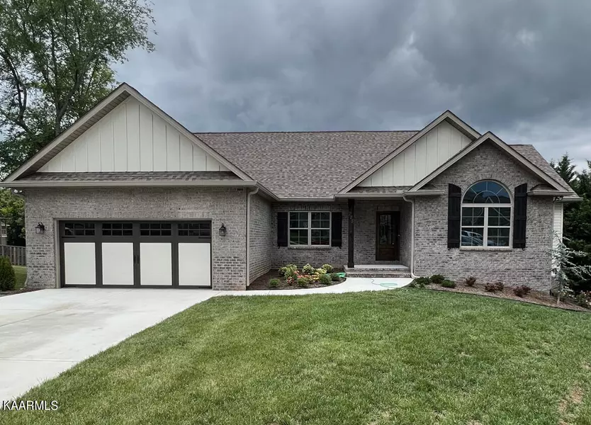 225 Grayleaf LN, Lenoir City, TN 37771