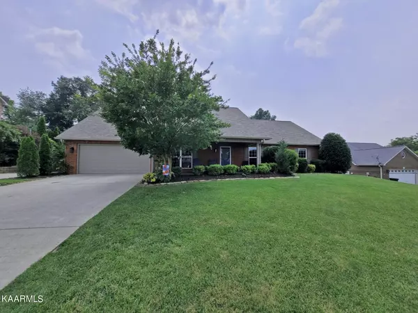 120 Flora DR, Lenoir City, TN 37771