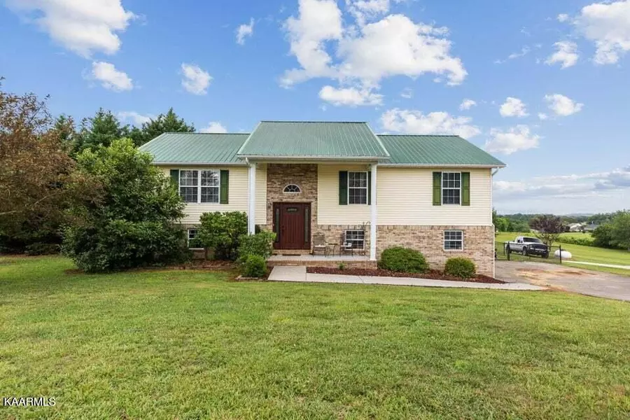 217 Florence CIR, Dandridge, TN 37725