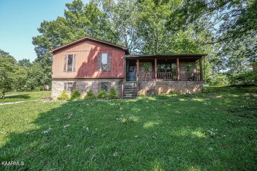 3102 Forest Heights CIR, Lenoir City, TN 37772