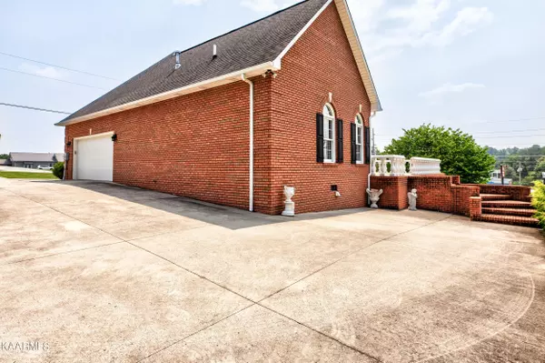 Lafollette, TN 37766,111 Colonial Heights