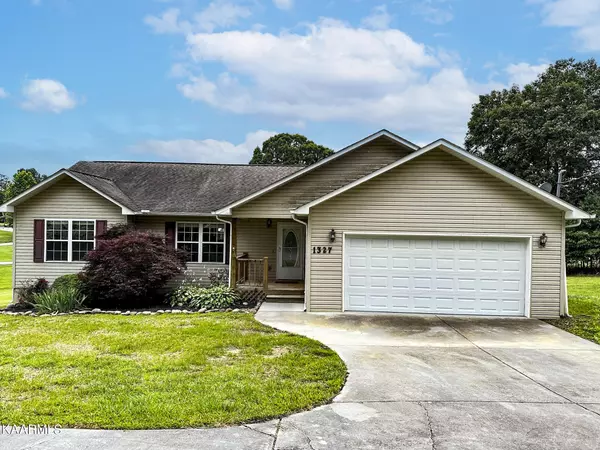 1327 Old Chisholm Tr, Dandridge, TN 37725