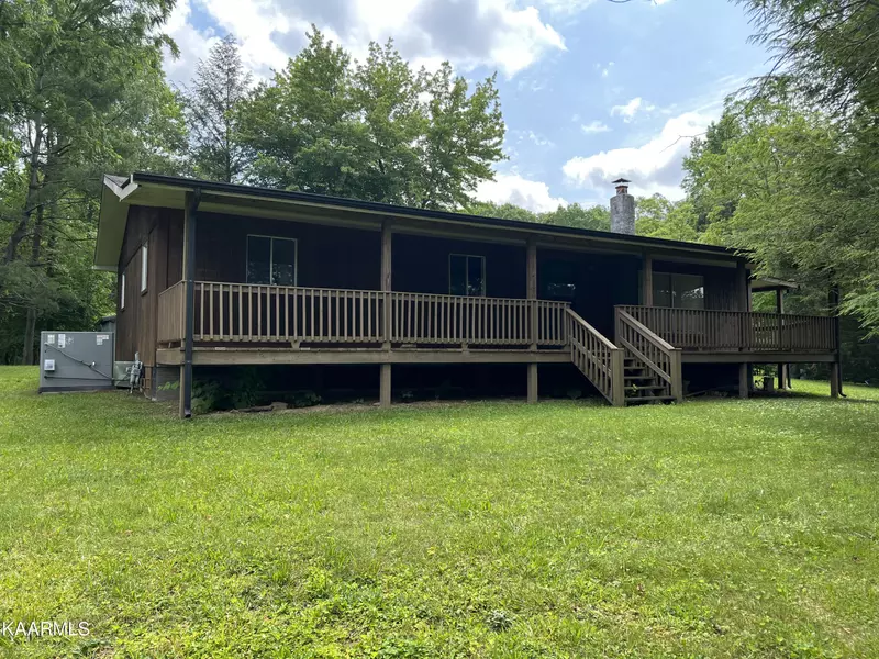 111 Reed LN, Helenwood, TN 37755