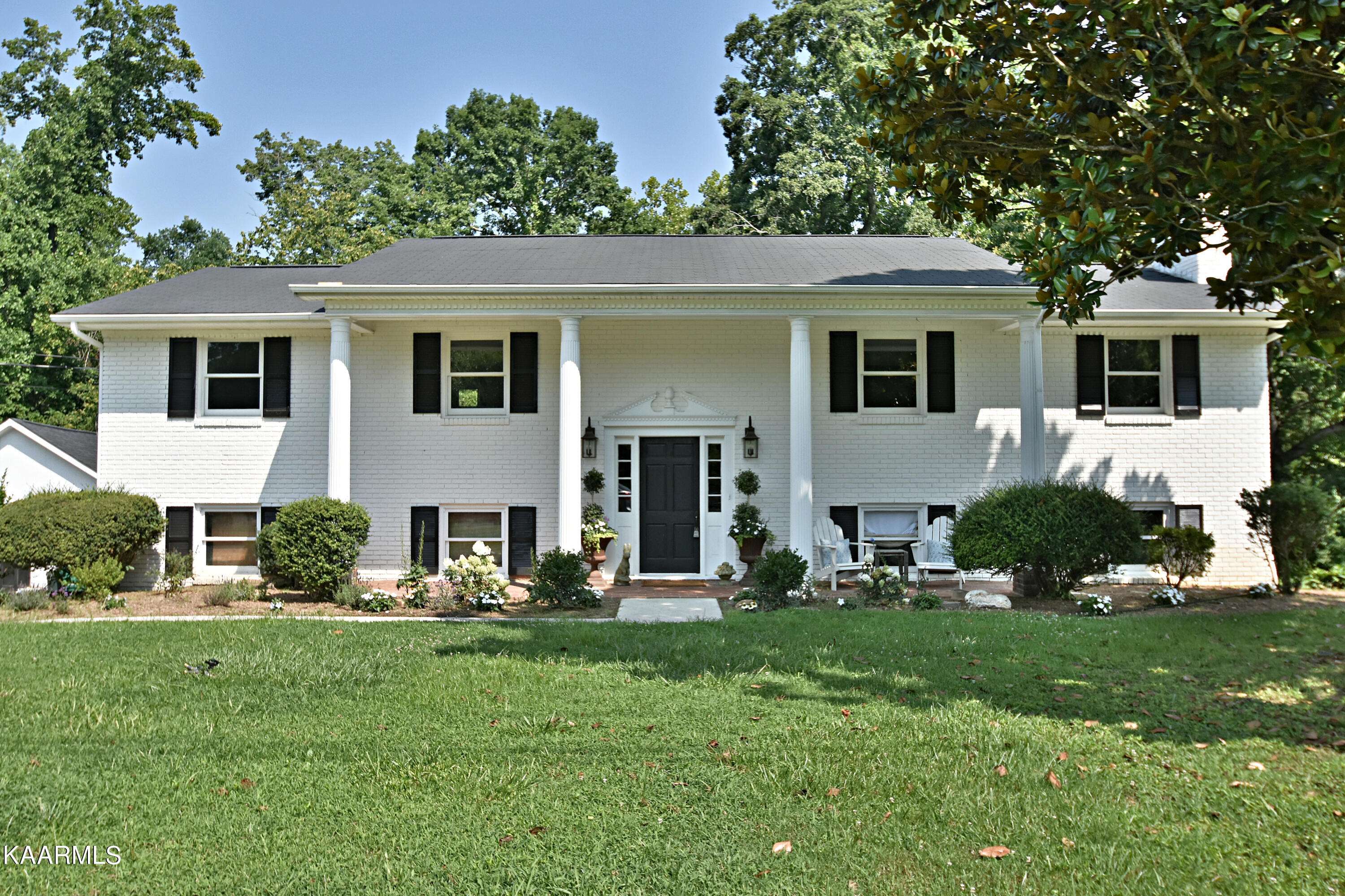 1609 Foxboro DR, Knoxville, TN 37912