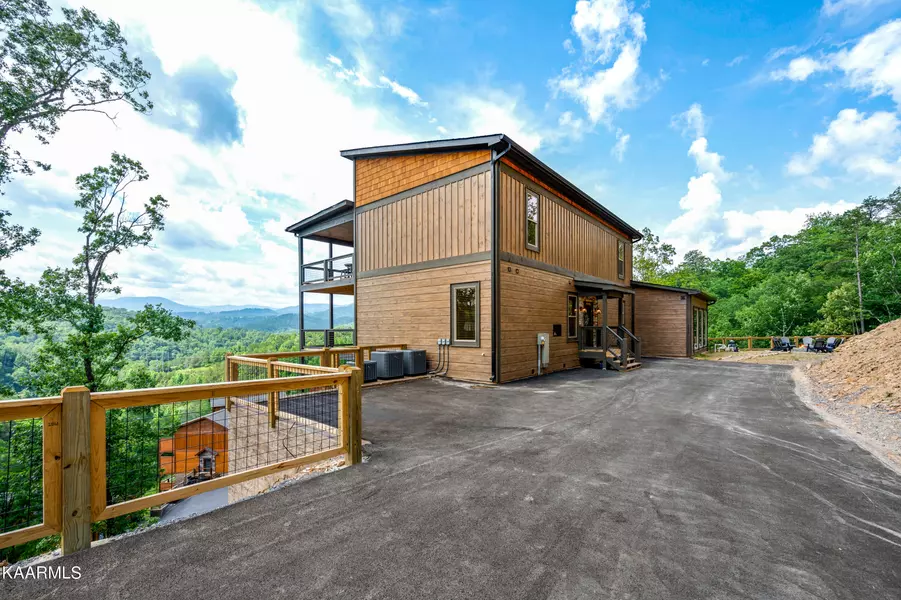 4613 Dreamland WAY, Sevierville, TN 37876