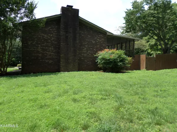 2608 Topside Rd, Louisville, TN 37777