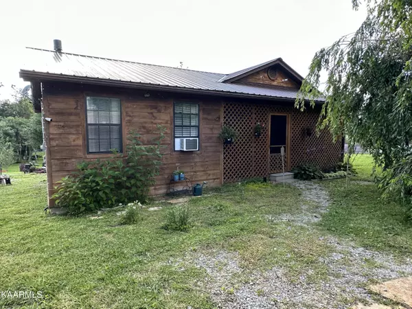 1023 Ridgeway Rd, Jamestown, TN 38556