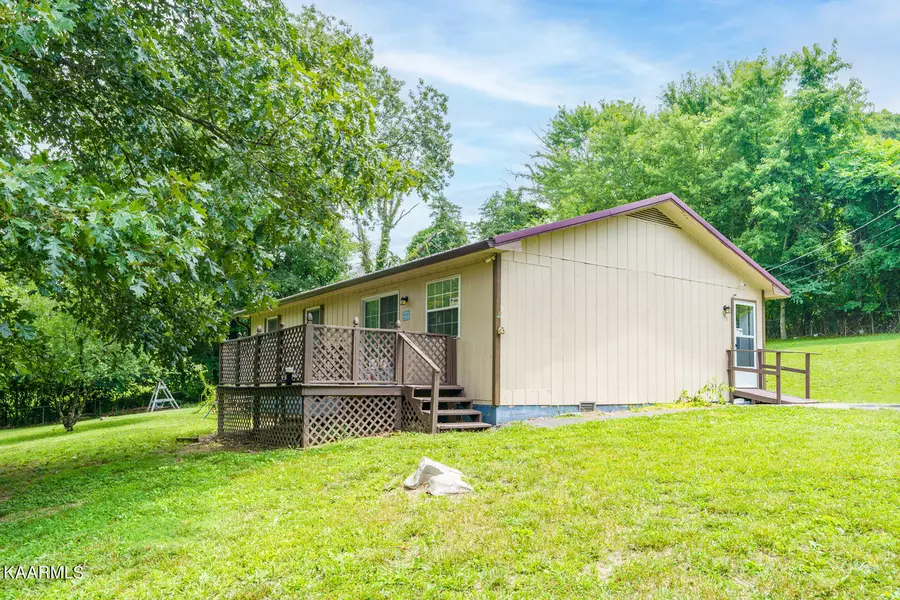 501 Back Valley Rd, Speedwell, TN 37870
