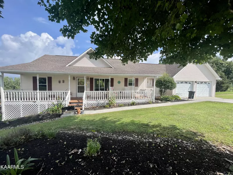 327 Gail LN, Jacksboro, TN 37757