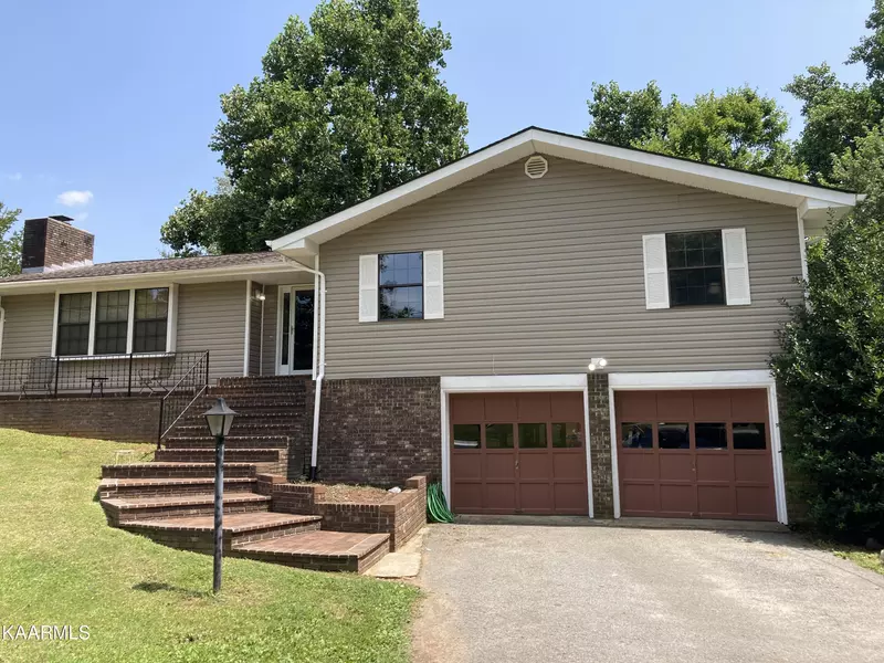 329 Westshore DR, Harriman, TN 37748