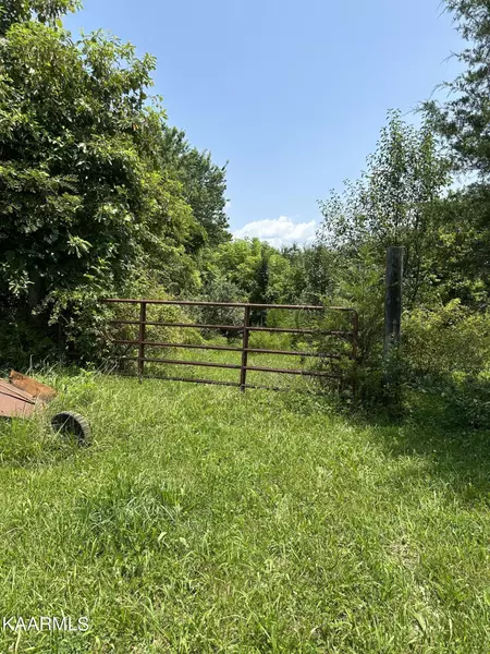 513 Rogers Rd, Speedwell, TN 37870