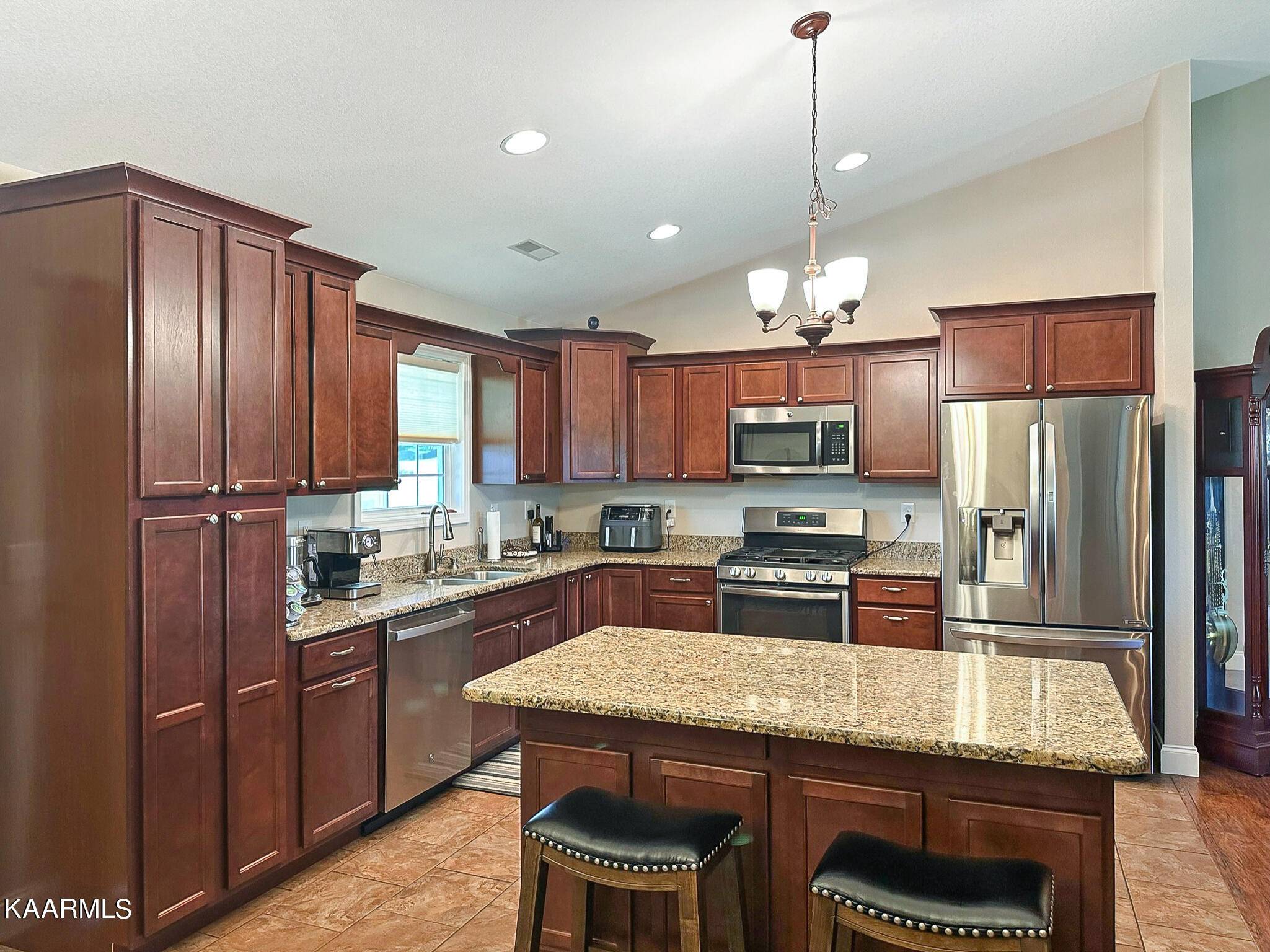 Seymour, TN 37865,915 Bobbie Jean LN