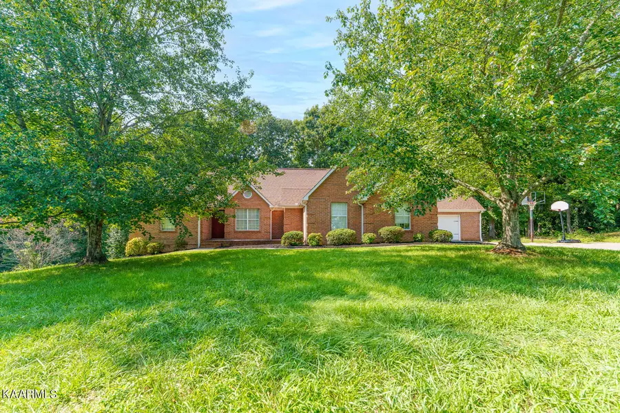 483 Casey LN, Strawberry Plains, TN 37871