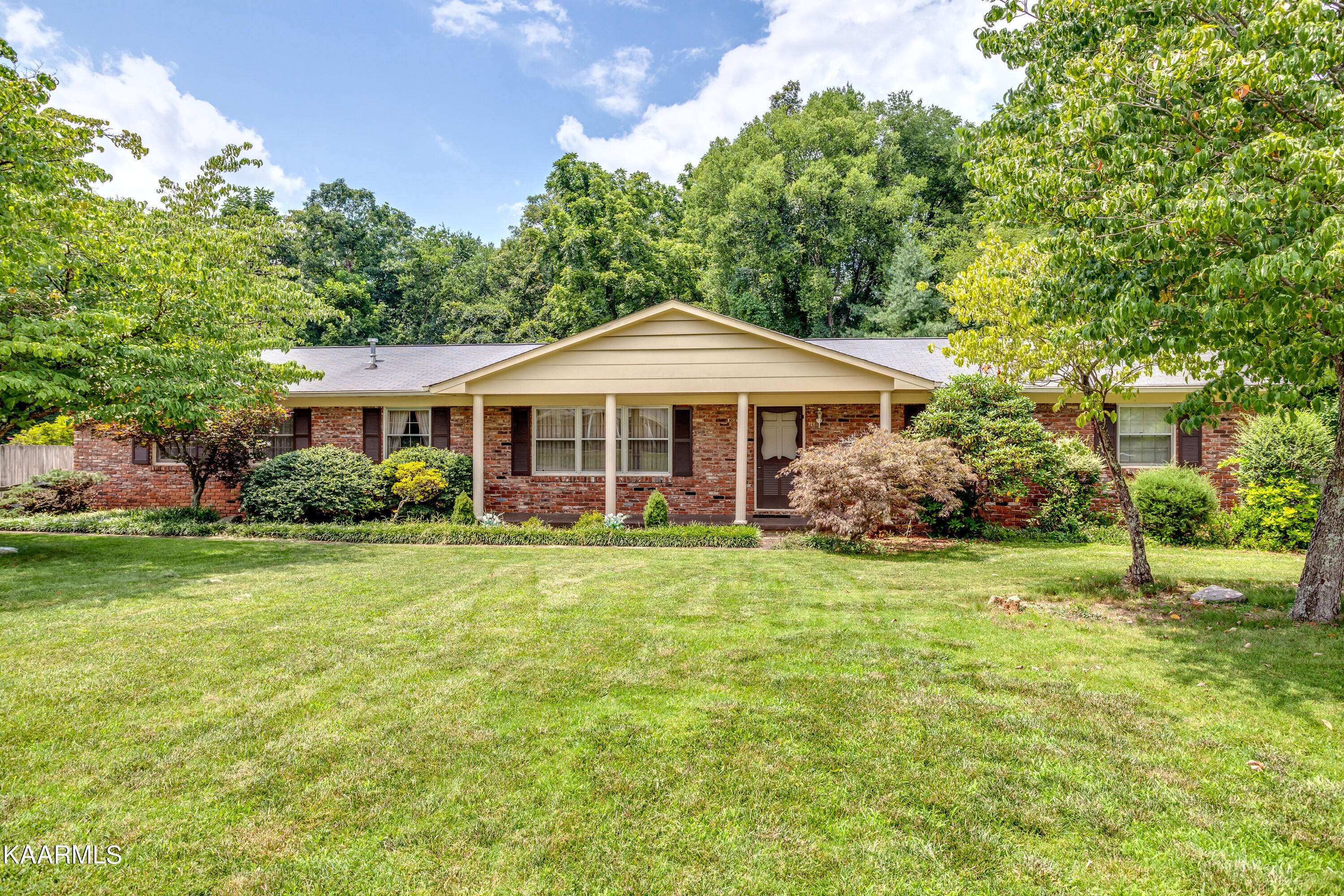 721 Coventry Rd, Knoxville, TN 37923
