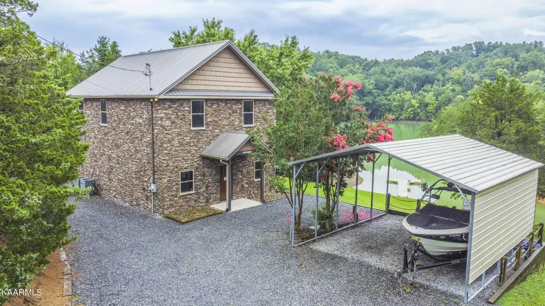 2499 Jim Henry Rd, Dandridge, TN 37725