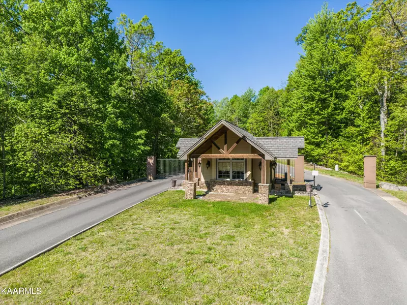 1090 EASTRIDGE PASS, Monterey, TN 38574