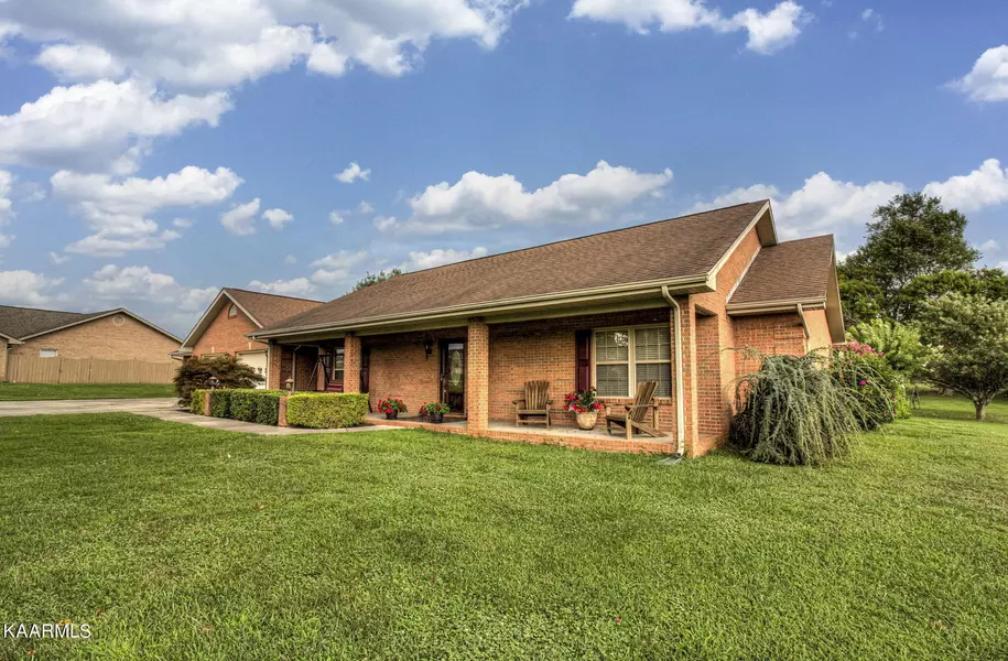 681 Southview CIR, Kodak, TN 37764