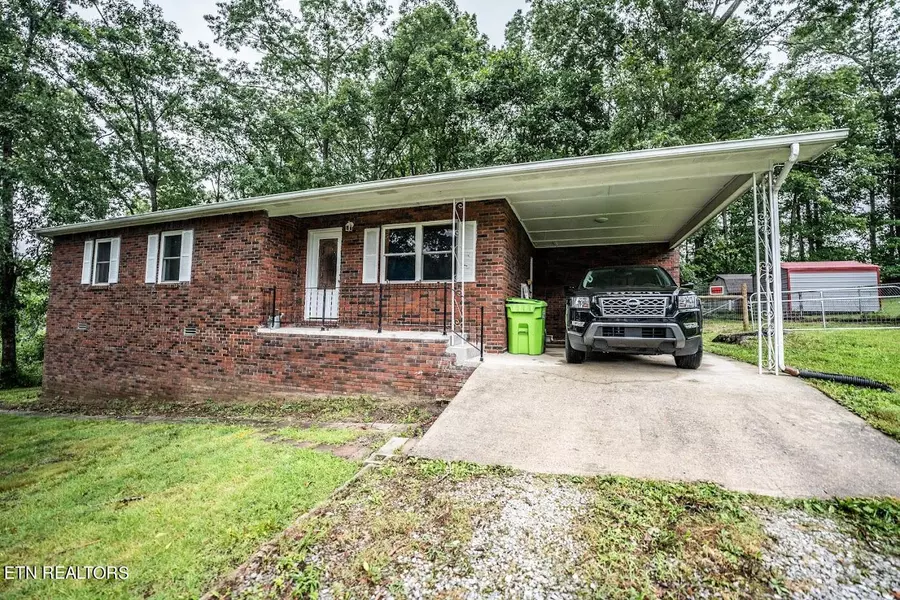 395 Prentice St, Crossville, TN 38555