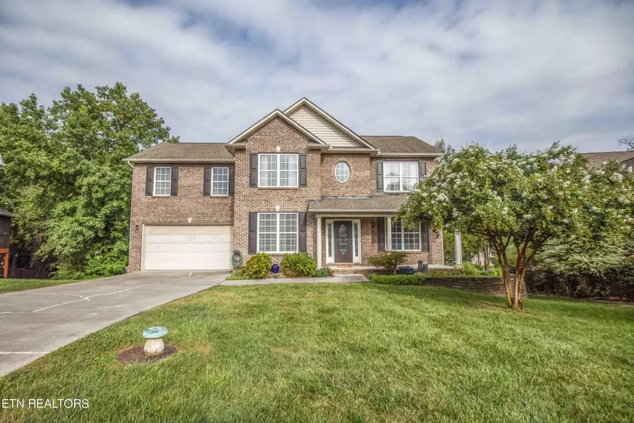 311 Glenshire LN, Lenoir City, TN 37771