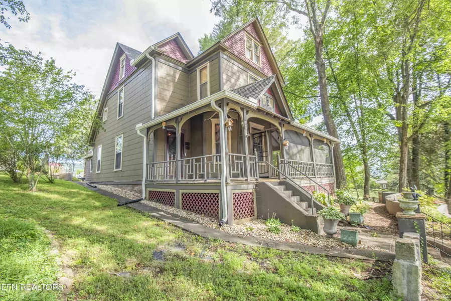 725 Cumberland St, Harriman, TN 37748