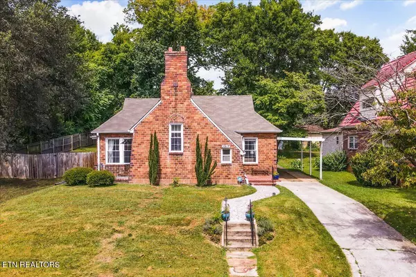 1917 Prospect PL, Knoxville, TN 37915