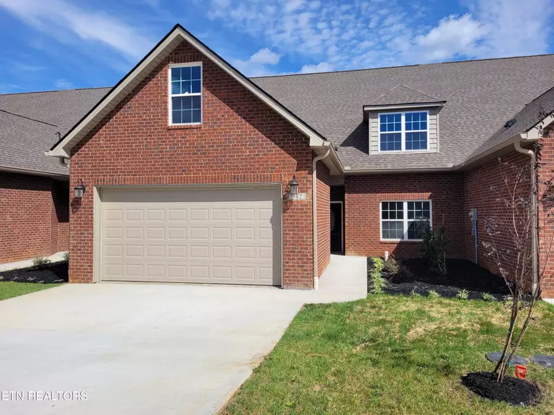 982 Meadow Walk LN, Lenoir City, TN 37772