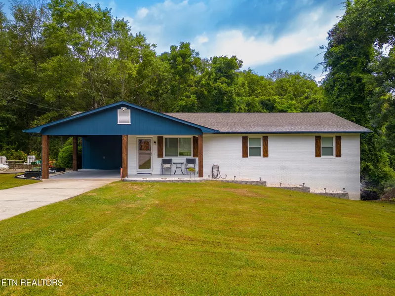 111 Lemons LN, Harriman, TN 37748