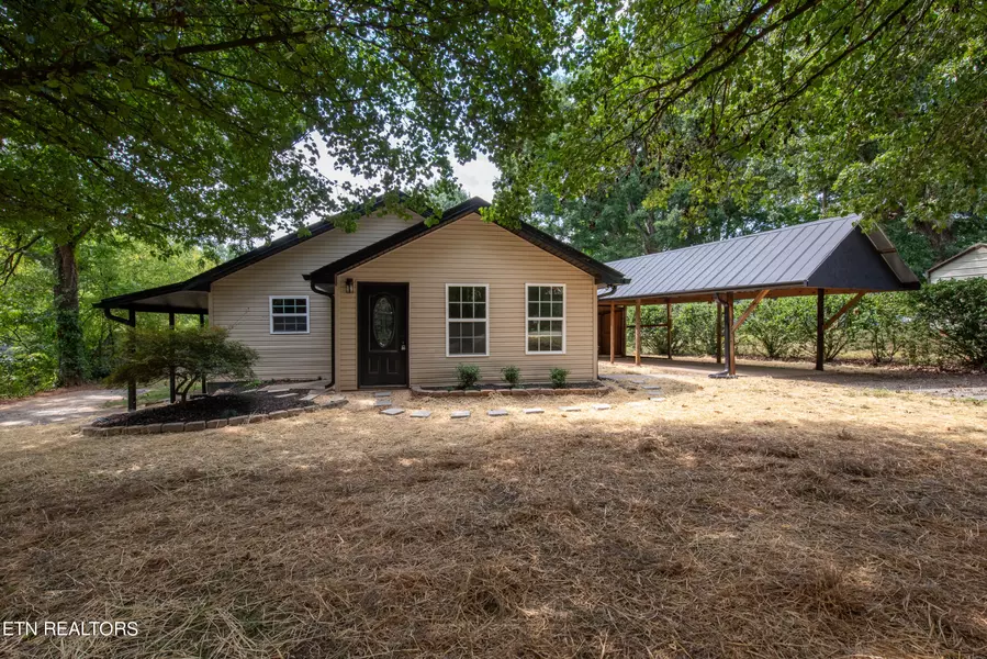 3557 Triple Oak St, Rockford, TN 37853