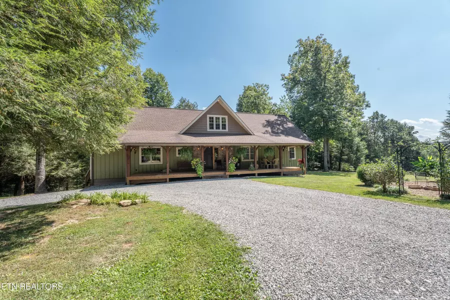 550 Ridge LN, Monterey, TN 38574