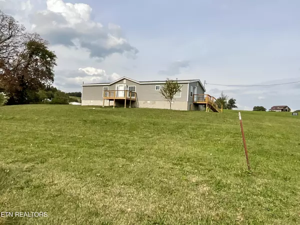 550 Old Stage Rd, Dandridge, TN 37725