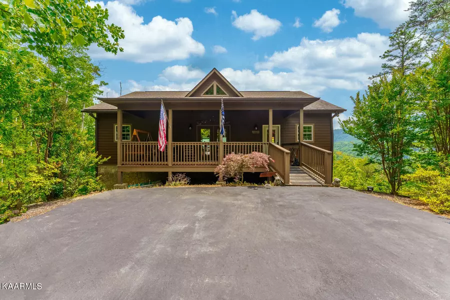 4052 Ridgeback LN, Sevierville, TN 37862