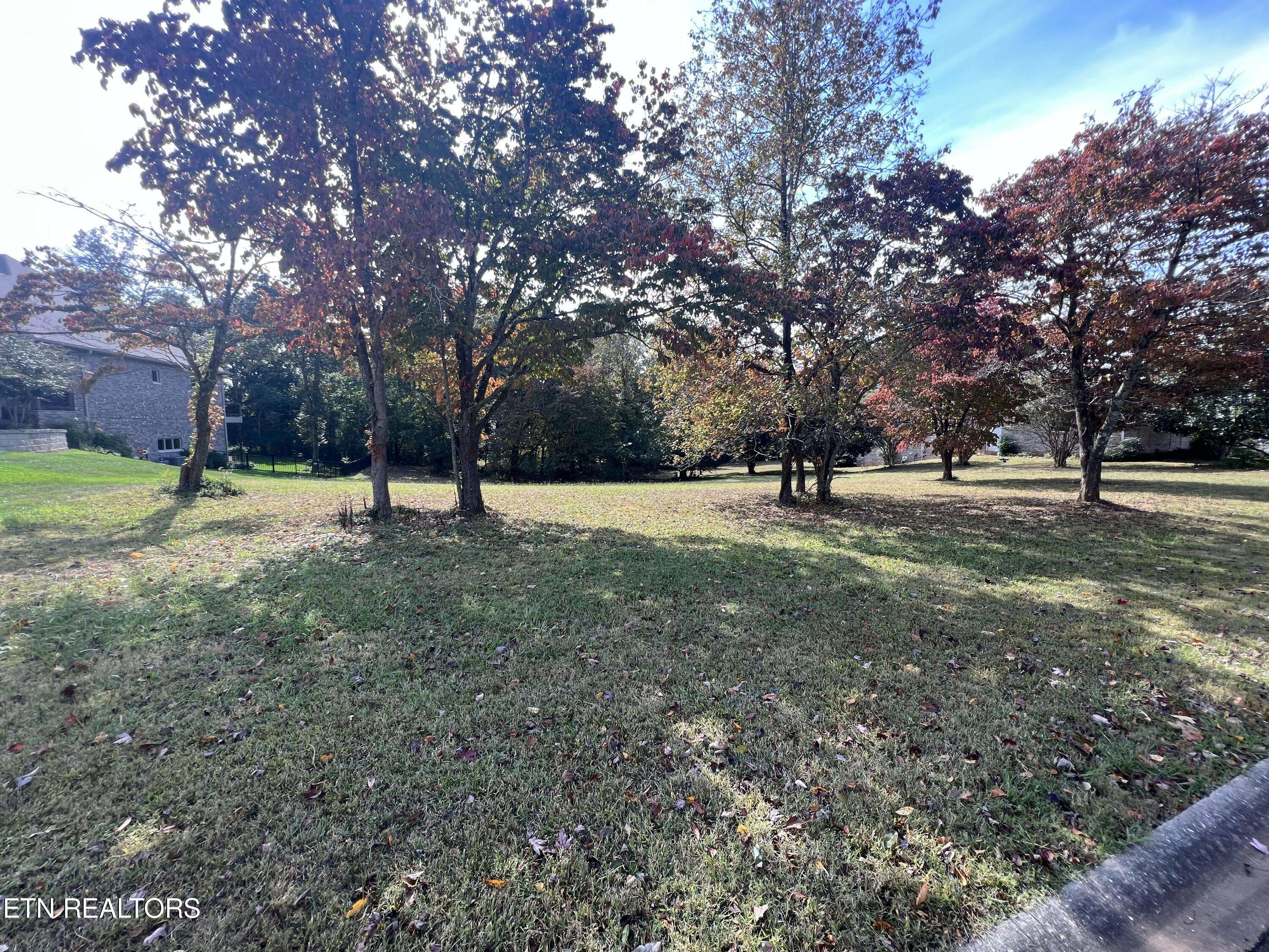 600 Conkinnon DR, Lenoir City, TN 37772