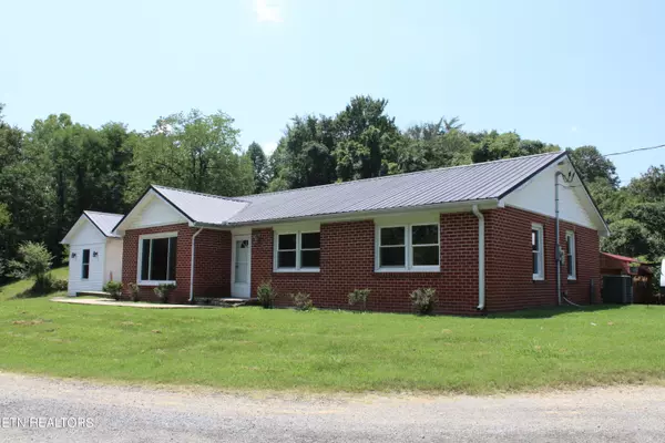 215 Posey Pruett LN, Gainesboro, TN 38562