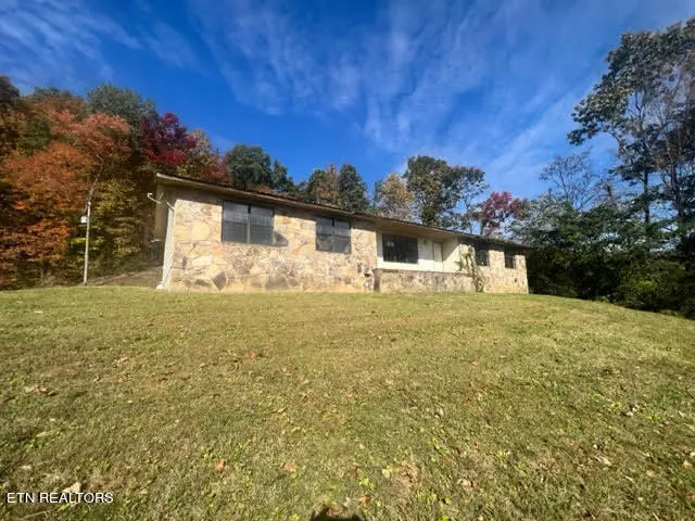 1400 Bruce Gap Rd, Caryville, TN 37714