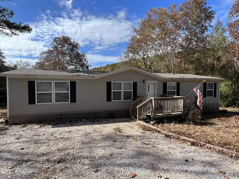 824 Bluff Rd, Harriman, TN 37748