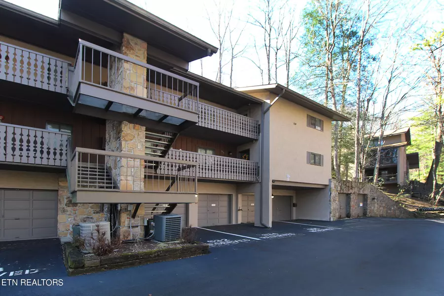 1235 Ski Mountain Rd #APT 634, Gatlinburg, TN 37738