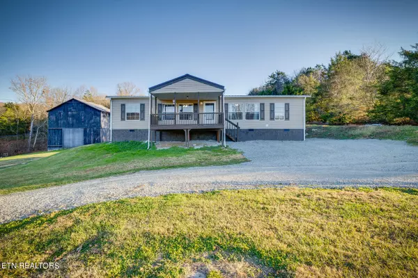 427 Stiner LN, Lafollette, TN 37766