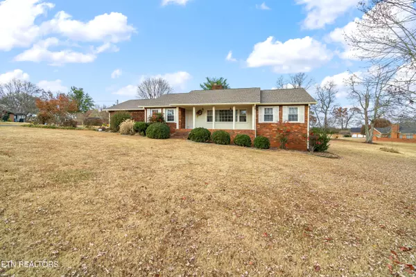 210 Douglas Ave,  Sweetwater,  TN 37874