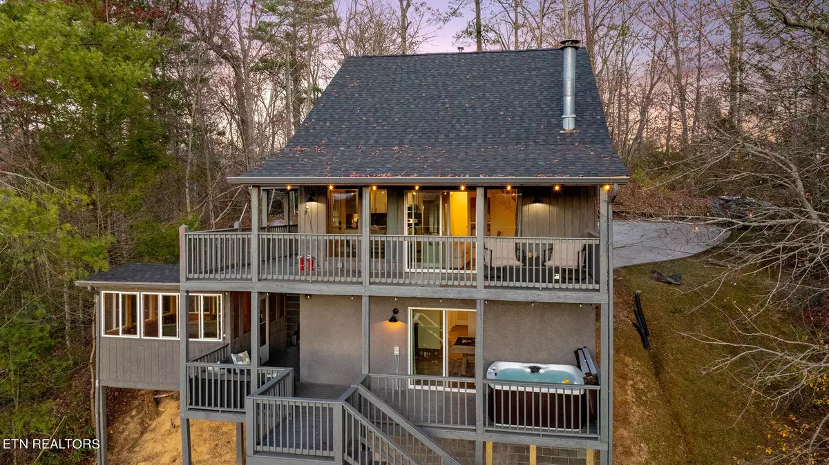 Gatlinburg, TN 37738,411 Moody DR