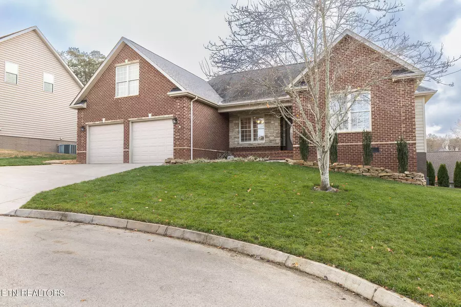 283 Fallon LN, Lenoir City, TN 37771