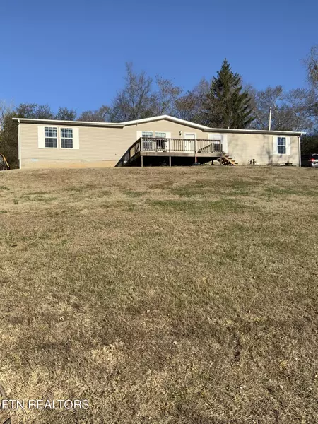 404 Lakeview Rd, Harriman, TN 37748